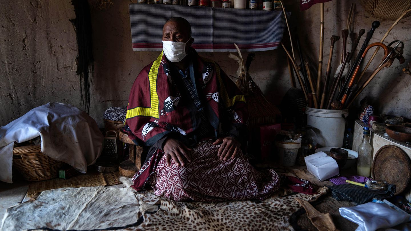Mkhulu Ndebele ist ein traditioneller Heiler