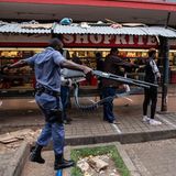 Ein Polizist in der Supermarktschlange