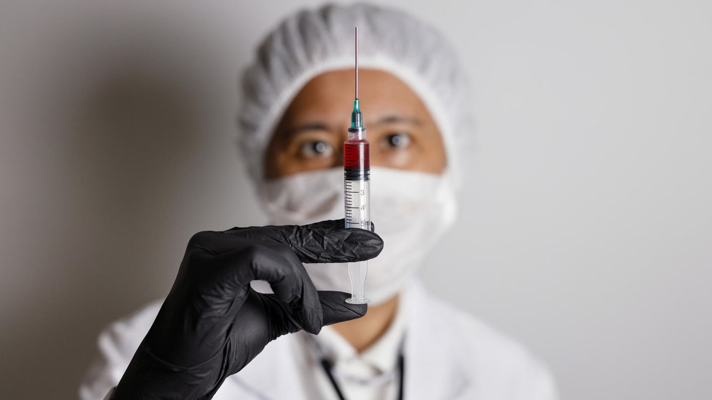 Kein Grund zur Euphorie: Der Test eines Corona-Impfstoffes bedeutet nicht, dass die Pandemie bald überstanden ist Kein Grund zur Euphorie: Der Test eines Corona-Impfstoffes bedeutet nicht, dass die Pandemie bald überstanden ist