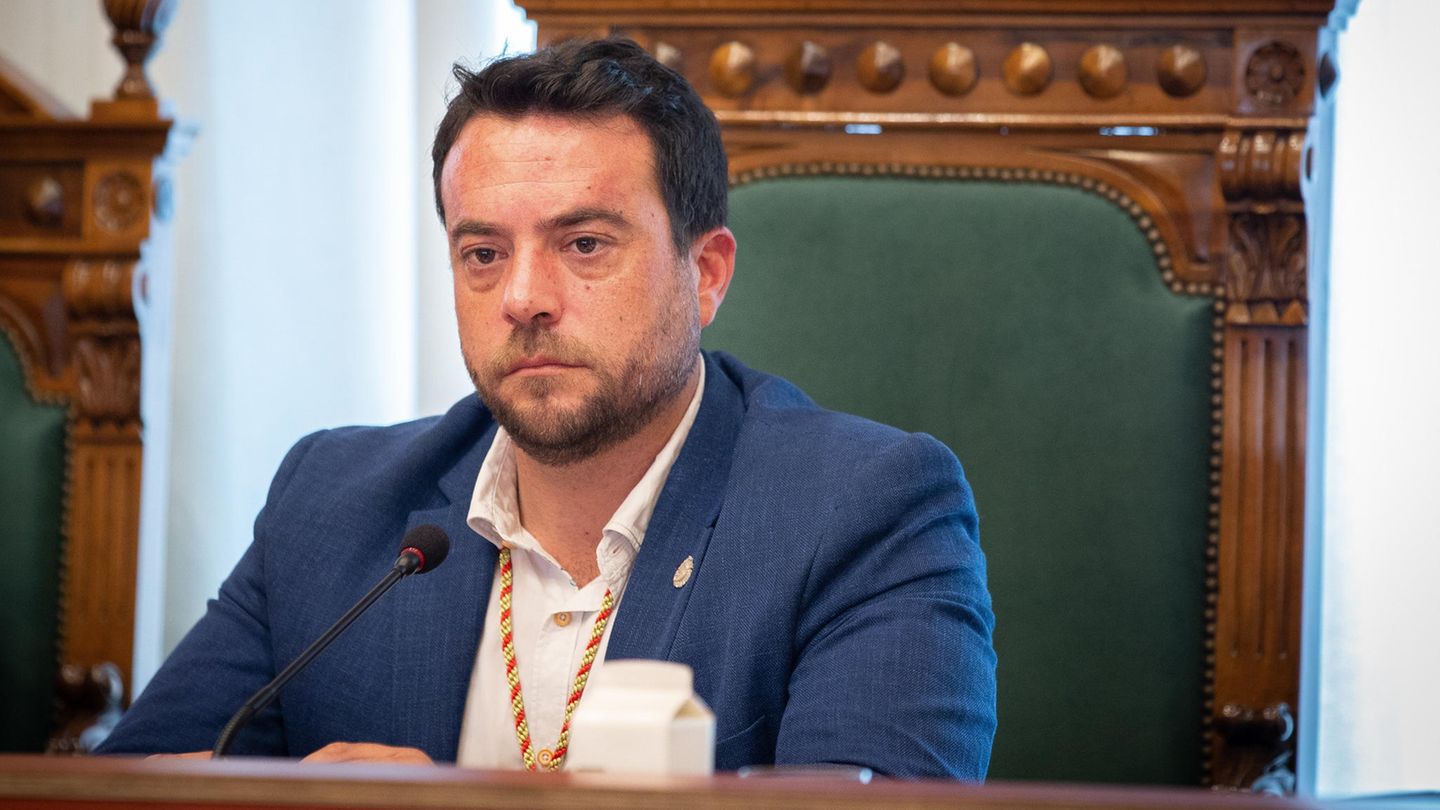 Der Bürgermeister der katalanischen Stadt Badalona, Alex Pastor, hat nach einer nächtlichen Eskapade seinen Rücktritt angeboten