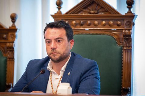 Der Bürgermeister der katalanischen Stadt Badalona, Alex Pastor, hat nach einer nächtlichen Eskapade seinen Rücktritt angeboten