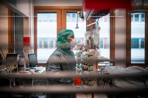 Eine Krankenschwester in einem schwedischen Krankenhaus (Archivfoto)