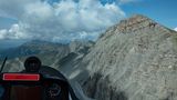 Die Rennstrecke der Segelflieger  In gut 3500 Metern mit 120 Km/h am Parcours entlang,  einer Kombination von Berghängen über eine Strecke von über 50 Kilometern.  Am Nachmittag wird das helle Bergmassiv von der Sonne aufgewärmt, was für gute Thermik sorgt. Weht der Wind aus West, strömt er die steilen Berghänge hoch. Auf diesem Hangwind können Segelflugzeuge schnell gleiten, ohne an Höhe zu verlieren. Der Parcours wird daher auch 'Segelflieger-Rennstrecke" genannt.  Die Position des Flugzeugs auf Google Earth.