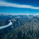 Blick aus einem Segelflugzeug auf den Nationalpark Écrins