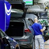 Die Besichtigung der Produktion des Golf 8 ist Teil der Werksabholung in VWs Autostadt