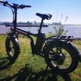 Der kleine Träger ist ein Extra, wer mag, kann einen weiteren für die Front bestellen.