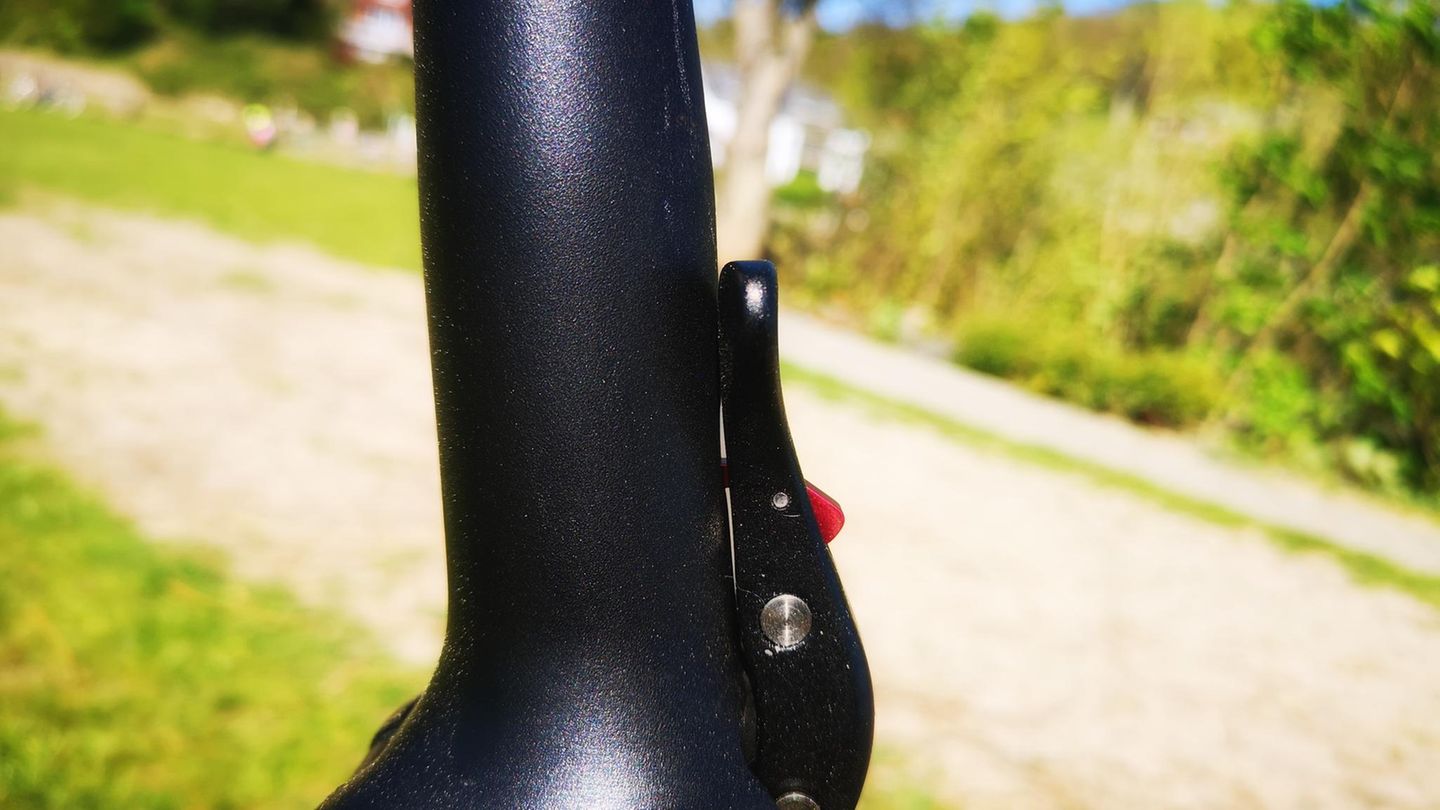 Die Lenkerstange lässt sich abknicken.