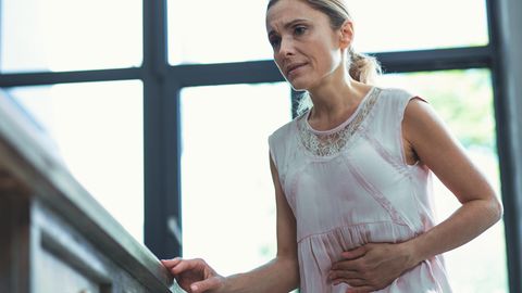 Die Diagnose: Sie hat Fieber und Bauchschmerzen. Dahinter steckt: eine uralte und fast ausgerottete Geißel