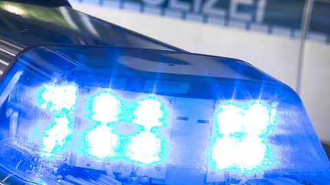 Das Blaulicht eines Polizeiautos