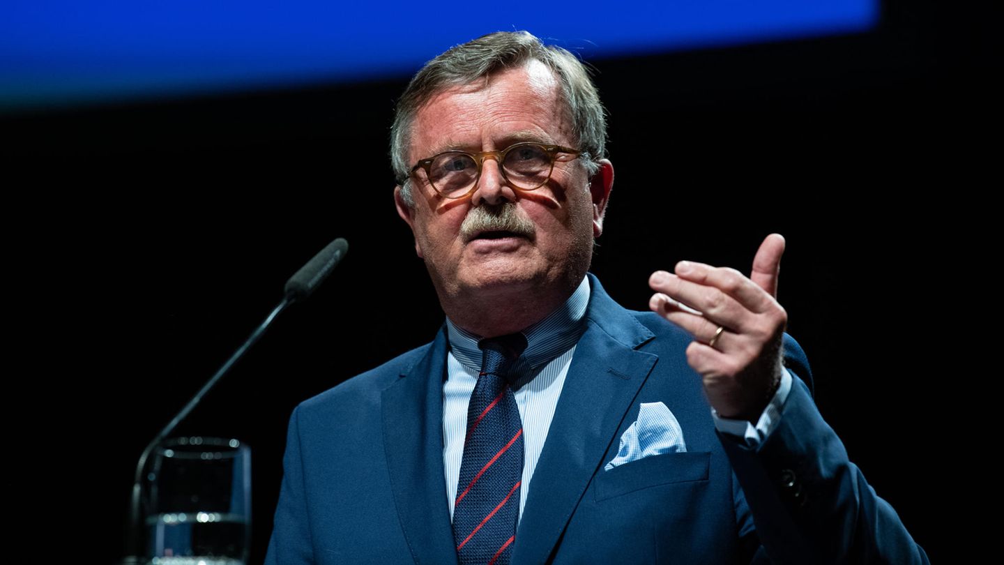 Weltärztepräsident Frank Ulrich Montgomery fordert FFP2-Schutzmasken für alle Bürger