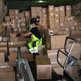 Der Frachtraum hat eine Kapazität für 1220 Kubikmeter oder 250 Tonnen. Die Cargoversion des Jumbojet kann nur 134 Tonnen zuladen.