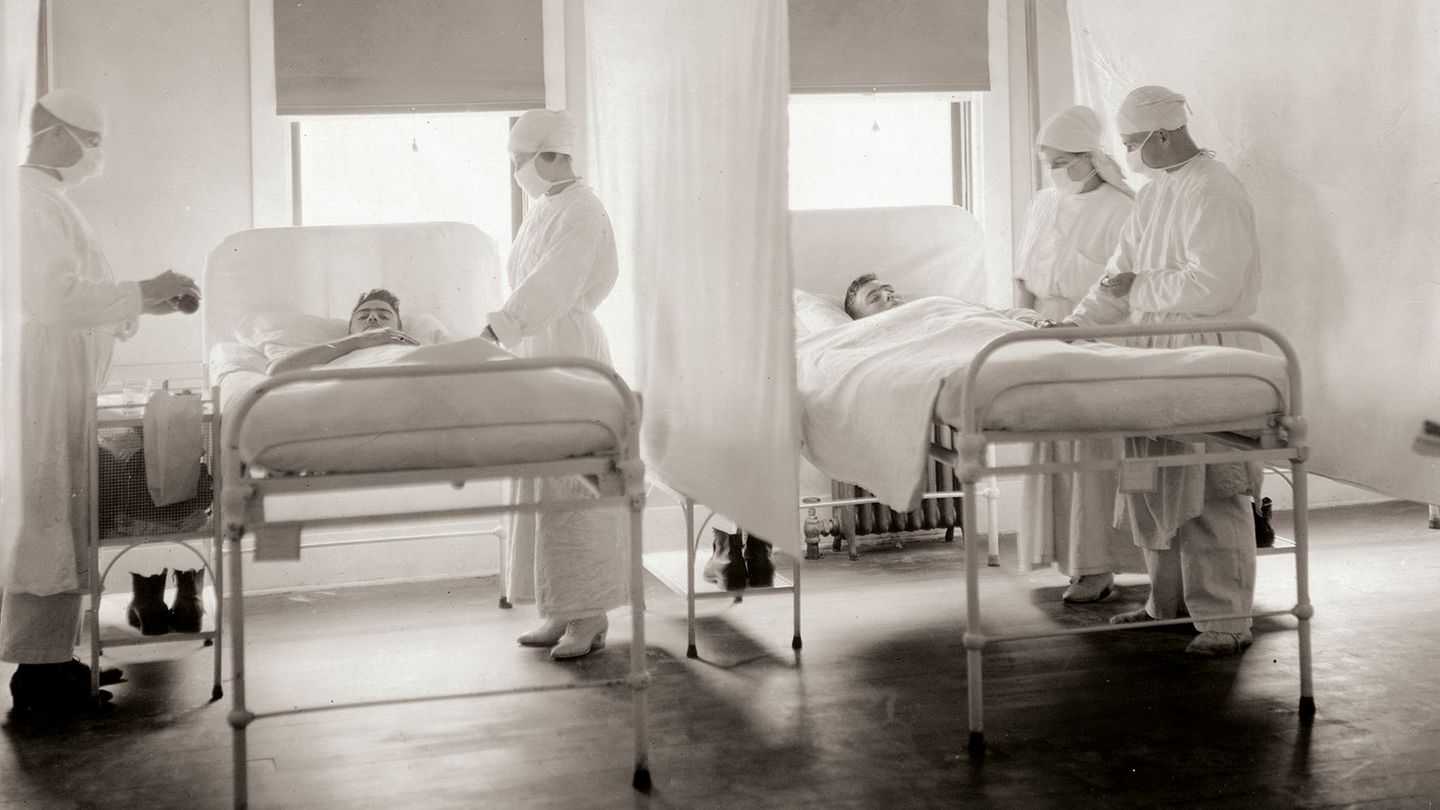 Eine modern wirkende Krankenstation im Marinespital von Mare Island in Kalifornien, November 1918
