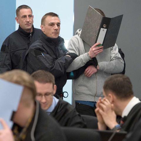 Justin S., Mitglied der "Gruppe Freital" beim Prozess in Dresden.