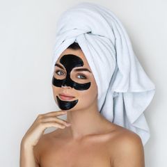 Peel-off-Masken können die Haut von Mitessern und anderen Hautunreinheiten befreien