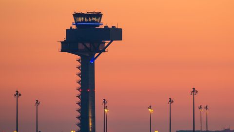 Tower am neuen Hauptstadtflughafen BER in Berlin-Schönefeld