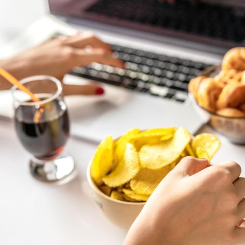 Snacken bei der Arbeit