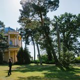 Zierpflanzen-Gärtnerin Ina Schönemann im Park von Sanssouci in Potsdam