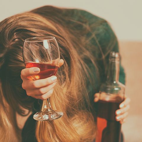 "Wir und Corona": Alkoholsucht in Zeiten der Coronakrise: "Abschalten kann ich nur mit einer Flasche Wein"