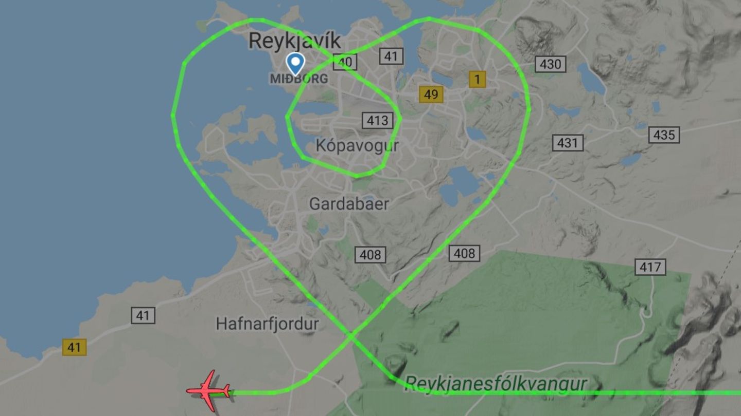 Die Flugroute der Boeing 767 von Icelandair kurz vor Landung auf dem Keflavík-Airport auf Island