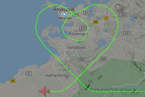 Die Flugroute der Boeing 767 von Icelandair kurz vor Landung auf dem Keflavík-Airport auf Island