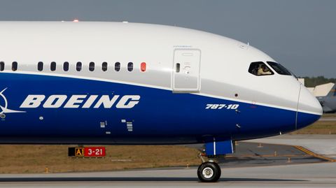 Ein Jet vom Typ  Boeing 787-10 Dreamliner 