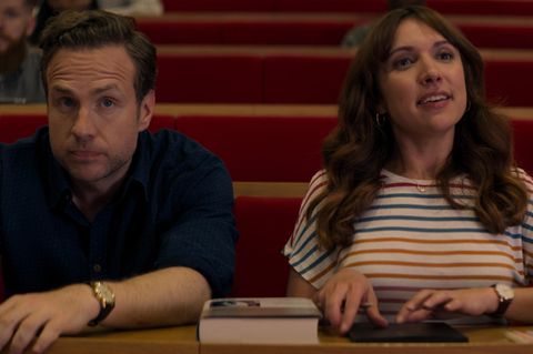 Jason (Rafe Spall) und Nikki (Esther Smith) in der Apple TV+ Serie "Trying"