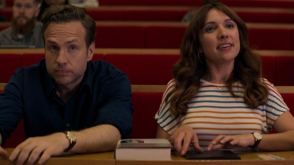 Jason (Rafe Spall) und Nikki (Esther Smith) in der Apple TV+ Serie "Trying"