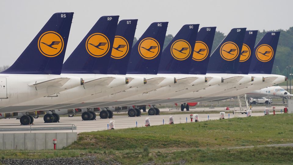 Einem Bericht zufolge will die Bundesregierung der Lufthansa mit rund zehn Milliarden Euro unter die Arme greifen