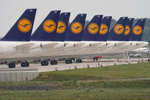 Einem Bericht zufolge will die Bundesregierung der Lufthansa mit rund zehn Milliarden Euro unter die Arme greifen