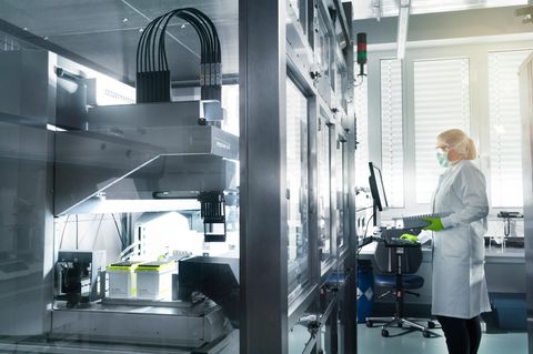 Die vor kurzem genehmigten deutschlandweit ersten Tests von Impfstoff-Kandidaten gegen das neue Coronavirus sind angelaufen.