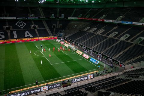 Leeres Fußballstadion