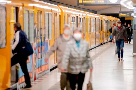 In der U-Bahn in Berlin gilt wie überall in Deutschland aktuell eine Maskenpflicht