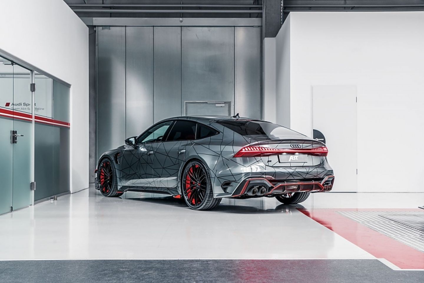 Der Abt Audi RS7-R wiegt 2.140 Kilogramm