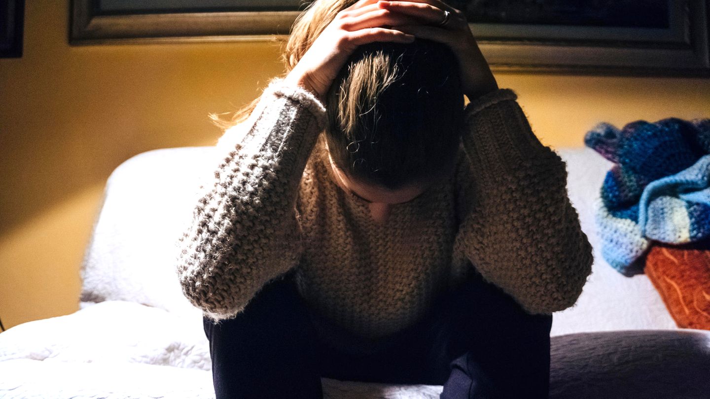 Resilienzforscher Klaus Lieb: "Wir erwarten, dass eine Welle von psychischen Problemen auf uns zukommt" Resilienzforscher Klaus Lieb: "Wir erwarten, dass eine Welle von psychischen Problemen auf uns zukommt"