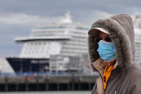 Das Kreuzfahrtschiff "Mein Schiff 3" liegt seit dem 28. April am Steubenhöft in Cuxhaven und steht unter Quarantäne 