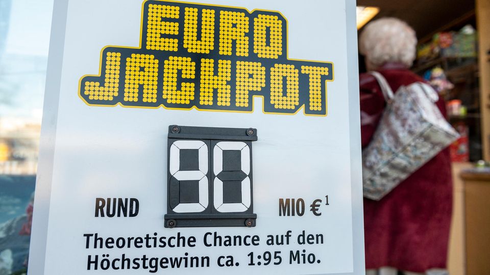 Schild Eurojackpot 90 Millionen Euro Schild Eurojackpot 90 Millionen Euro