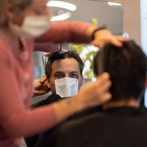 Friseure, Zoos, Museen, Spielplätze und viele Schulen dürfen ihre Pforten wieder öffnen.