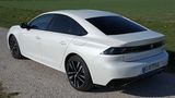 Die PHEV-Limousine kostet mindestens 50.500 Euro