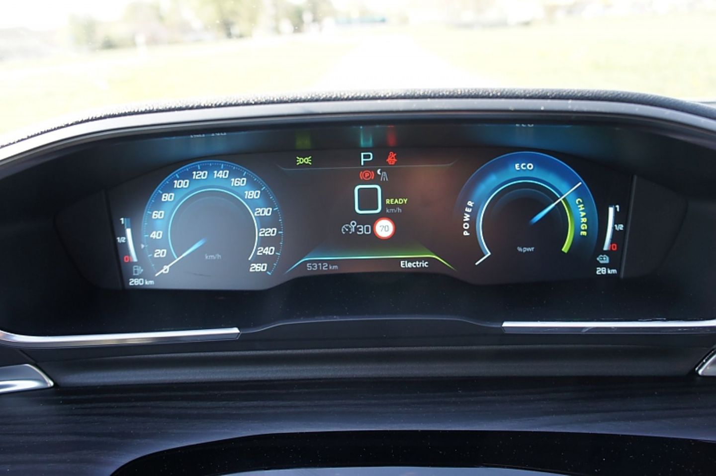 Das virtuelle Cockpit kann auch mit traditionellen Instrumenten bestückt werden