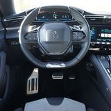 Die Bedienung mit den Klaviertasten in der Mittelkonsole ist eingängig