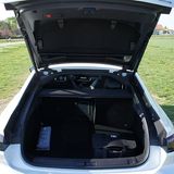 Das Kofferraumvolumen beträgt zwischen 487 bis 1.537 Liter