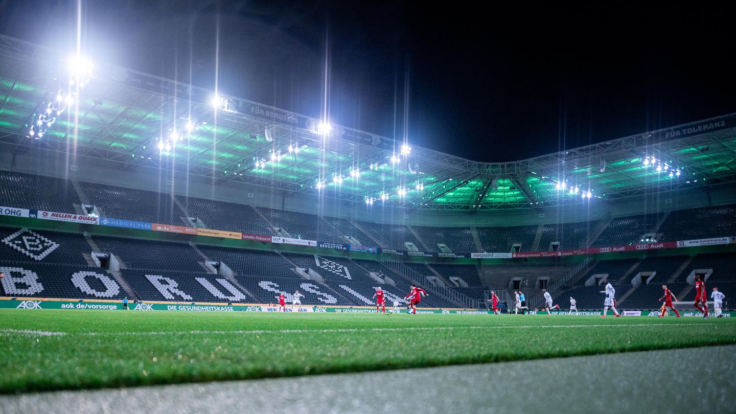 Geisterspiel im Borussia-Park in Mönchengladbach