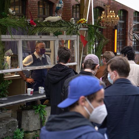 Nachtleben in Berlin: Schrott, Charme und Champagner – wie sich ein Club in Corona-Zeiten neu erfindet