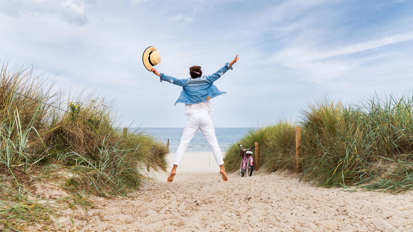 Urlaub am Meer scheint plötzlich wieder in Reichweite: Zum 25. Mai soll dann das seit Mitte März geltende Einreiseverbot in Mecklenburg-Vorpommern für Touristen aus anderen Bundesländern aufgehoben werden. 
