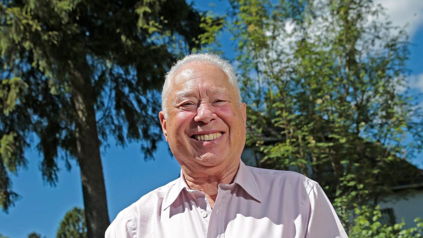 Sterillium-Erfinder Peter Kalmár im Garten seines Hamburger Hauses.