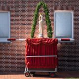 Eine ikonische Skulptur Marias