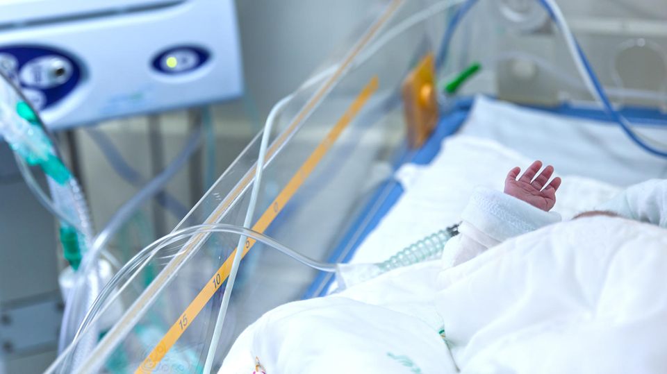 Ein Baby im Krankenhaus