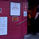 Der eigentliche Club ist zurzeit geschlossen. Aber durch "Food 2 Go-Go" haben alle Mitarbeiterinnen ihren Job behalten, ebenso die Angestellten in der Küche