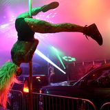 Neben den Preisen für Chicken Wings, French Fries oder "Roasted hot pepper Hummus" werden für die Show im Zelt 30 US-Dollar pro Fahrzeug und weitere Aufschläge pro Person im Auto fällig