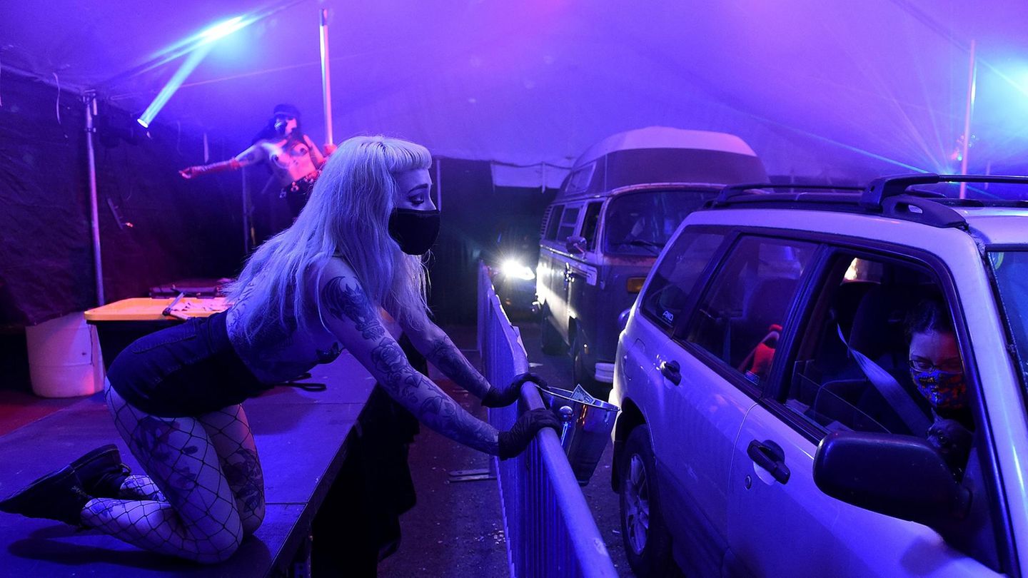 Zusätzliche Trinkgelder werden gerne genommen: "Die Donations werden zwischen allen Tänzerinnen in einer Schicht aufgeteilt", heißt es auf der Website der Lounge